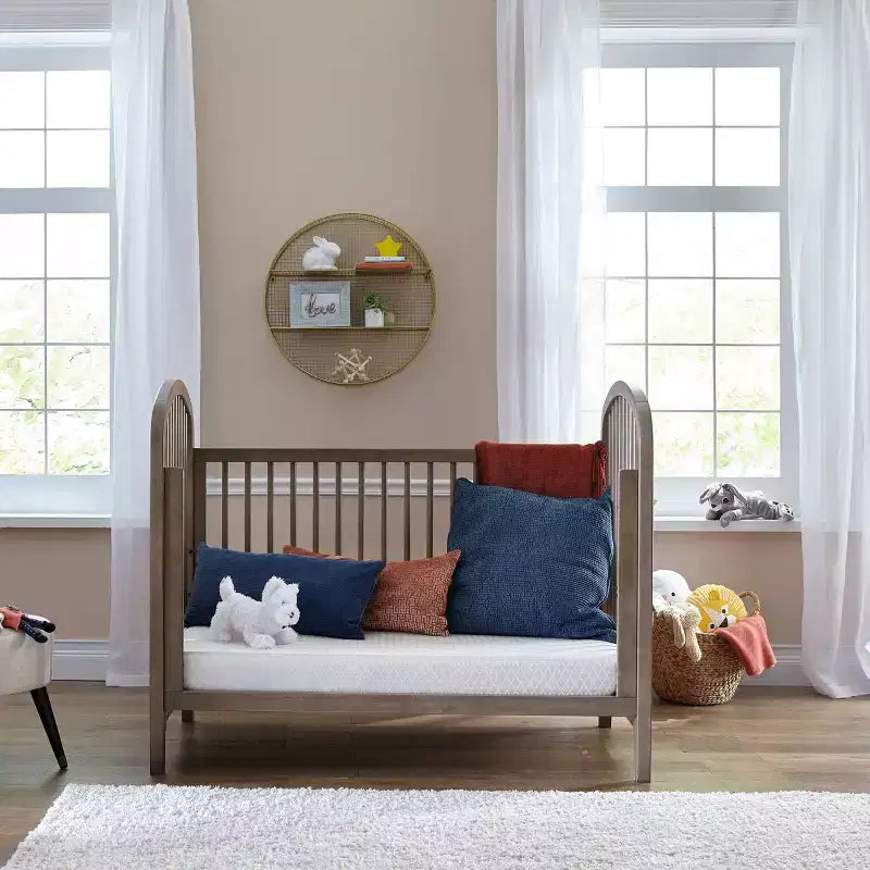 Matelas Sealy Everlite Airy Polyfiber 2-en-1 pour lit de bébé et tout-petit : ferme, matelas hybride, housse imperméable, hypoallergénique