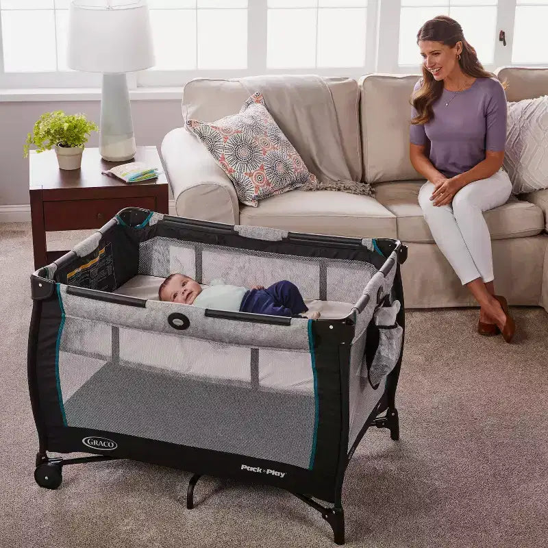 Parc Graco Pack 'n Play Care Suite – Bouleau : Lit pour bébé portable de luxe avec couffin pliant, table à langer, roulettes blocables