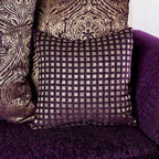 Causeuse Grendel traditionnelle en chenille violette avec accoudoirs roulés par Furniture of America
