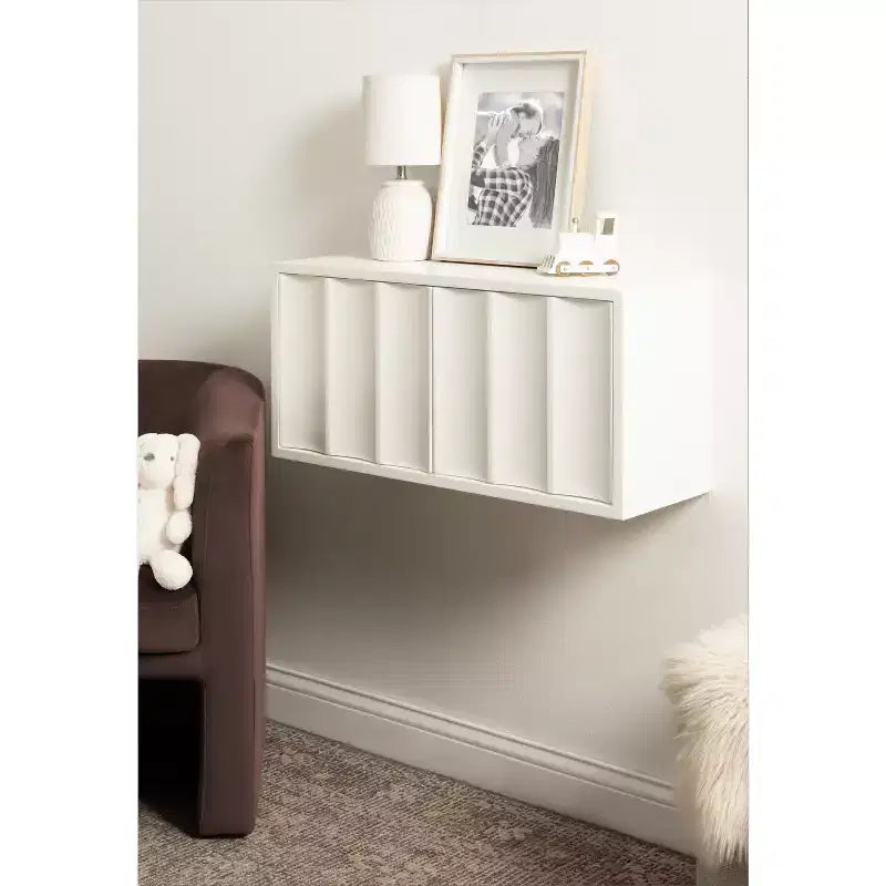 Kate & Laurel All Things Decor Armoire Murale Scallop Sartell Blanc 76 x 25 x 35 cm