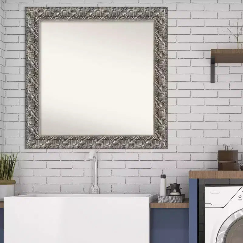 Miroir mural de salle de bain Luxor en bois argenté de 32 po x 32 po - Amanti Art : Carré moderne, quincaillerie de montage incluse