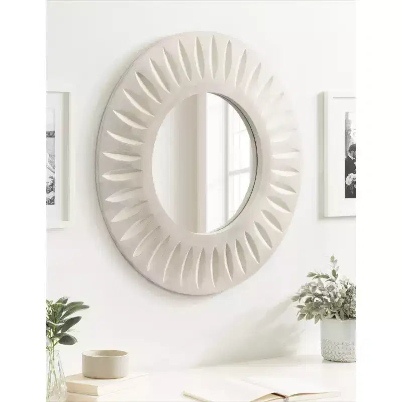 Miroir en bois sculpté Usra 66 x 66 cm Kate & Laurel All Things Decor