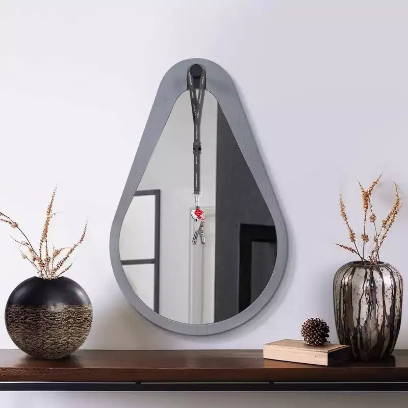 Miroir Howard Elliott Teardrop Saldar 71x46 cm avec Cadre en Bois Gris et Crochet en Métal Noir