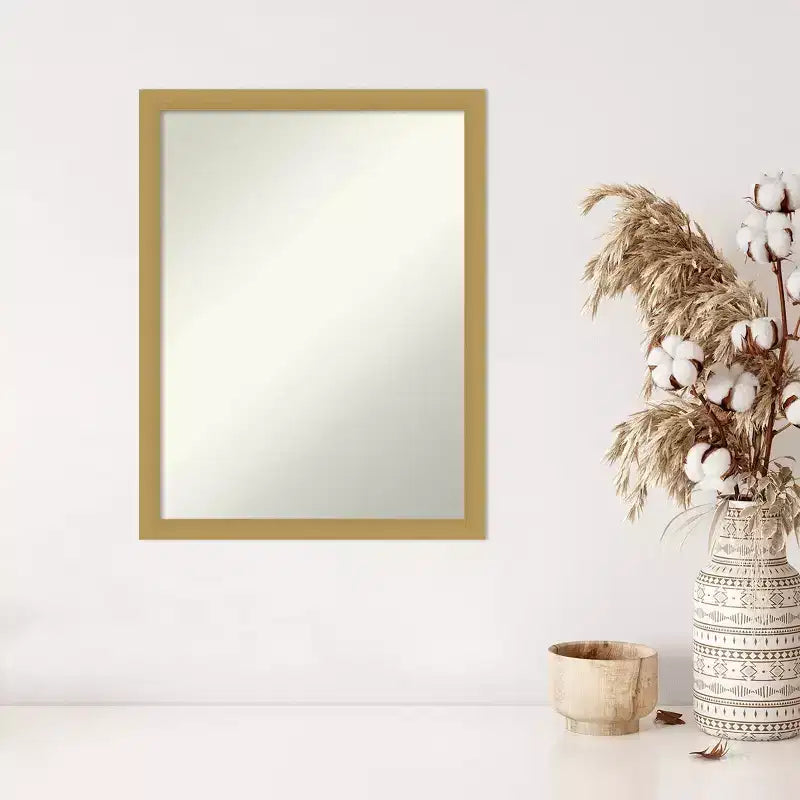 Miroir mural étroit Grace 50,8 cm x 66 cm sans biseau or brossé – Amanti Art : Miroir de courtoisie rectangulaire moderne, matériel de montage inclus
