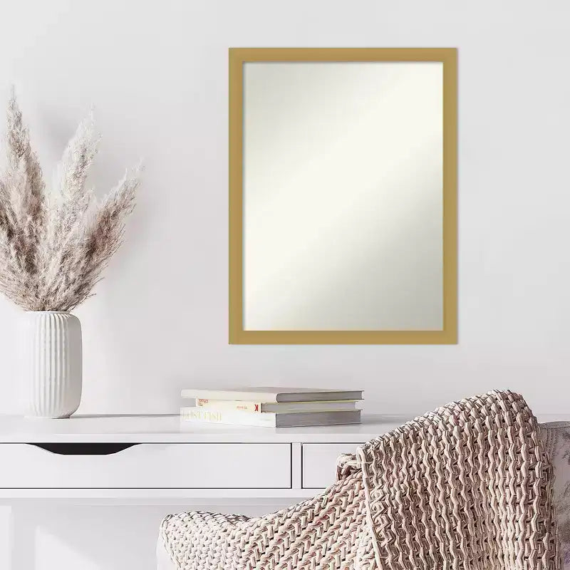 Miroir mural étroit Grace 50,8 cm x 66 cm sans biseau or brossé – Amanti Art : Miroir de courtoisie rectangulaire moderne, matériel de montage inclus