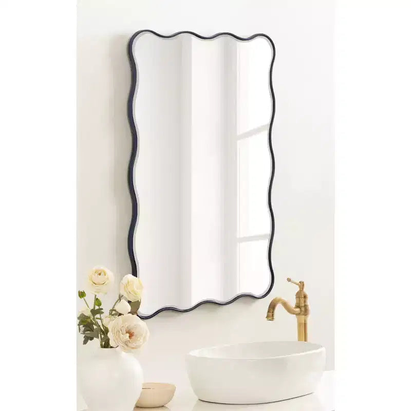 Miroir rectangulaire festonné Viona 24"X36" bleu marine Kate & Laurel All Things Decor