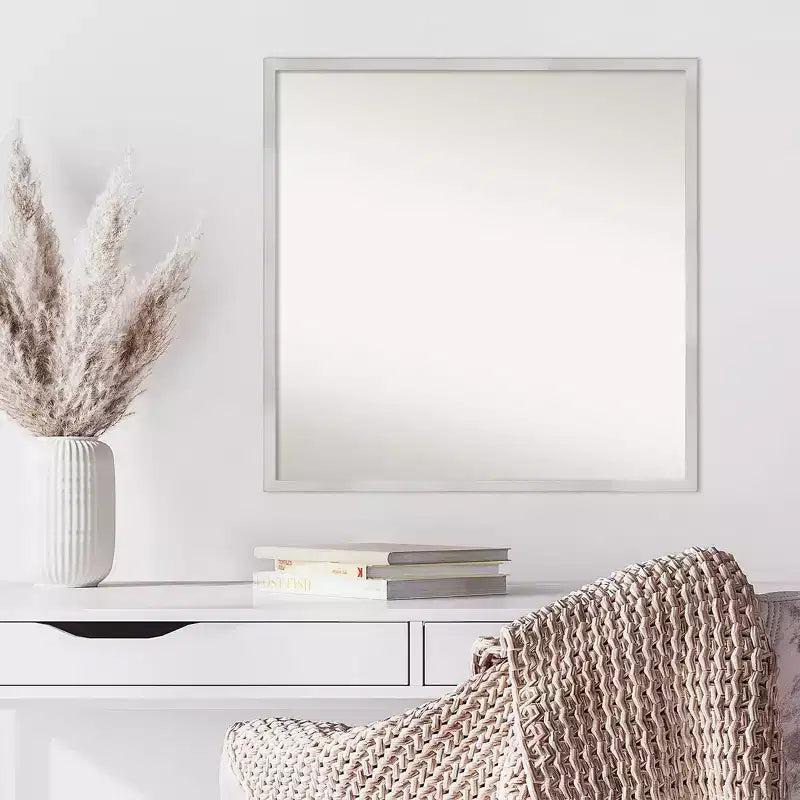 Miroir mural en bois argenté Svelte non biseauté de 28 po x 28 po – Amanti Art : Carré moderne, quincaillerie de montage incluse