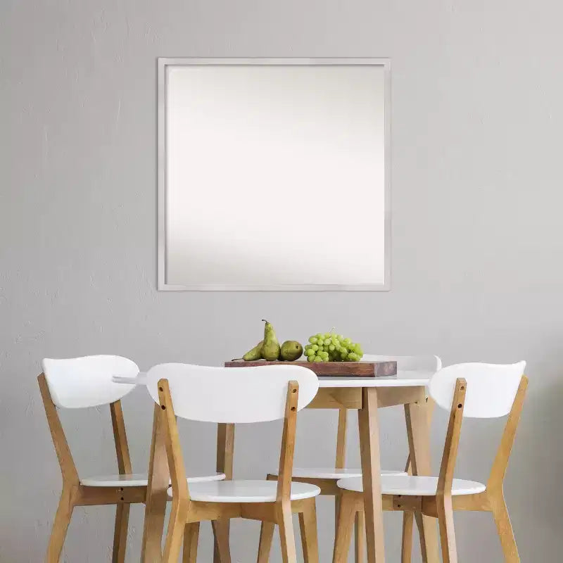 Miroir mural en bois argenté Svelte non biseauté de 28 po x 28 po – Amanti Art : Carré moderne, quincaillerie de montage incluse