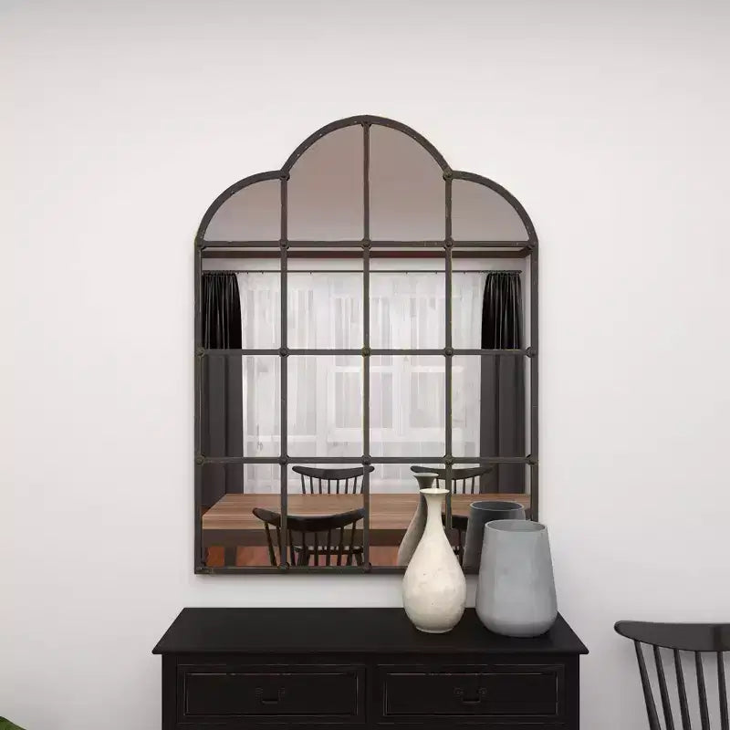 Miroir mural en métal inspiré des vitres de fenêtre avec dessus cintrés et clous noir - Olivia & May