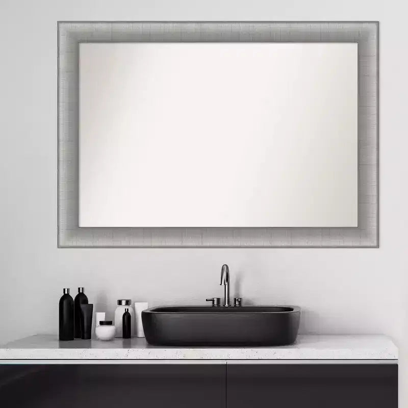 Amanti Art Miroir mural de salle de bain élégant, sans biseau, 41 x 29 po, étain brossé : Comprend le matériel de montage, cadre en polystyrène