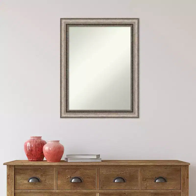 Miroir mural orné Lyla de 22 po x 28 po sans biseau avec cadre, argent - Amanti Art : Quincaillerie de montage incluse