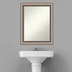 Miroir mural orné Lyla de 22 po x 28 po sans biseau avec cadre, argent - Amanti Art : Quincaillerie de montage incluse