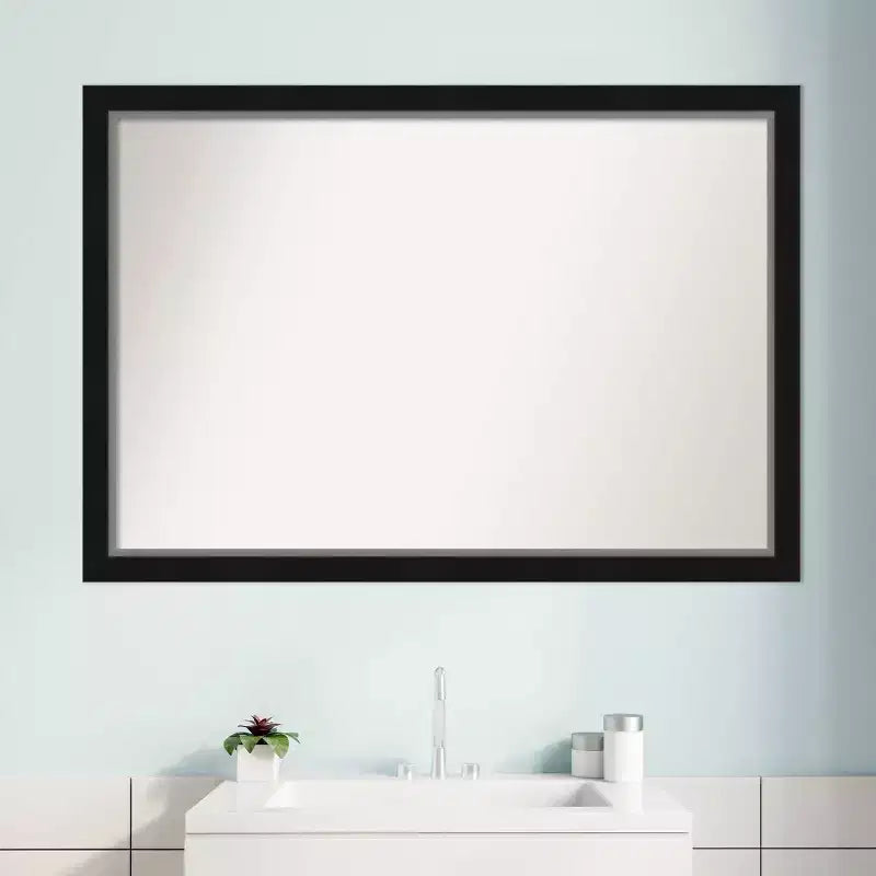 Miroir mural étroit de salle de bain en Eva noir non biseauté de 39 po x 27 po - Amanti Art : Moderne rectangulaire, cadre en polystyrène, montage mural