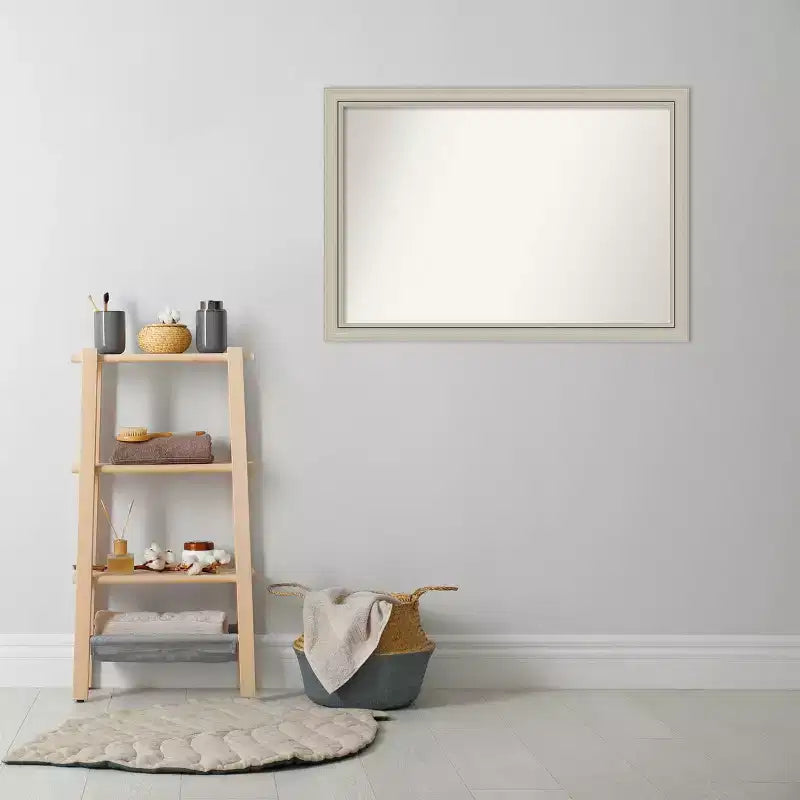Miroir mural de salle de bain en bois étroit argenté Romano non biseauté de 40 x 28 po - Amanti Art : Rectangle moderne, mural