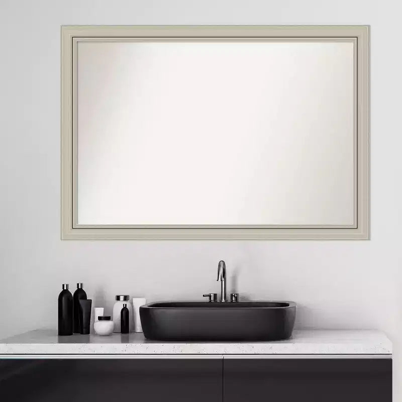 Miroir mural de salle de bain en bois étroit argenté Romano non biseauté de 40 x 28 po - Amanti Art : Rectangle moderne, mural