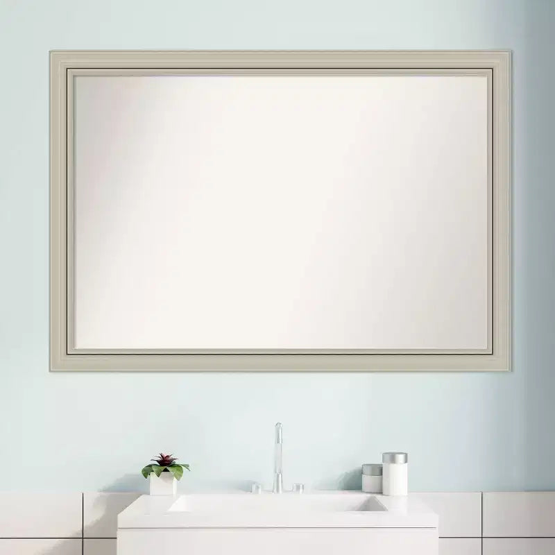 Miroir mural de salle de bain en bois étroit argenté Romano non biseauté de 40 x 28 po - Amanti Art : Rectangle moderne, mural