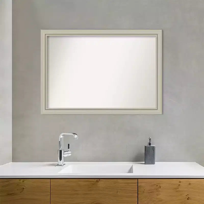 Miroir mural de salle de bain en bois étroit argenté Romano non biseauté de 40 x 28 po - Amanti Art : Rectangle moderne, mural