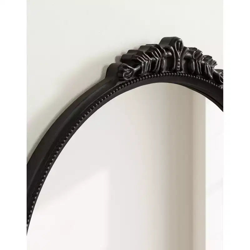 Miroir décoratif arche Dellona de 61 x 51 cm avec étagère, noir, de Kate & Laurel