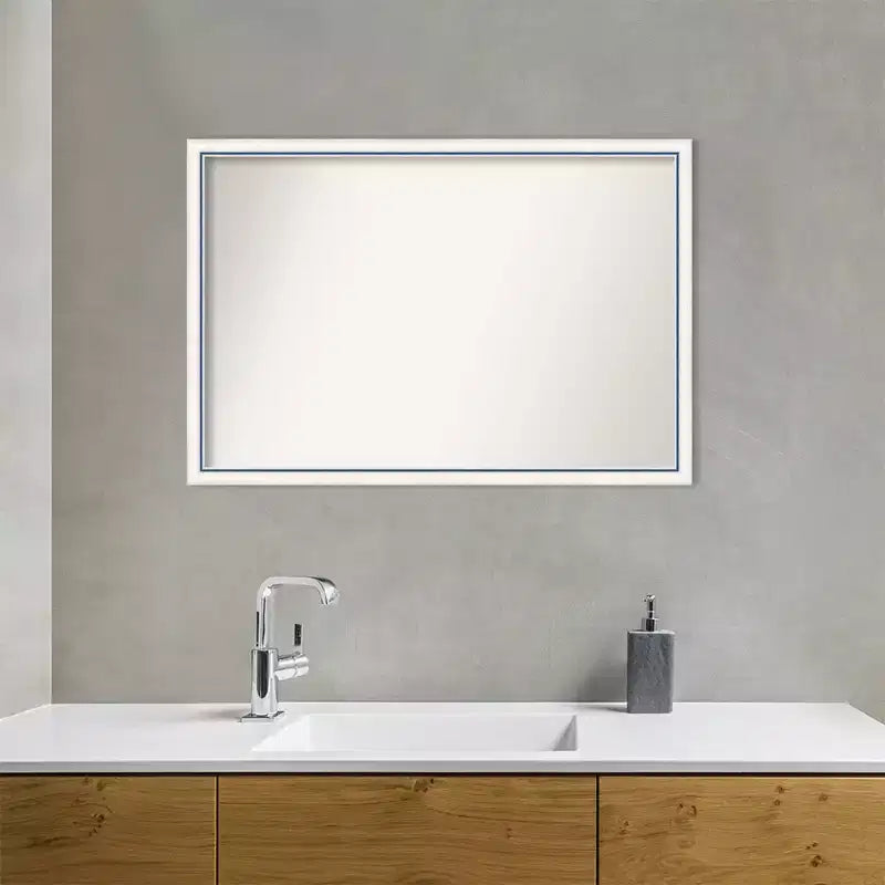 Miroir mural de salle de bain Morgan en bois 38 po x 26 po, non biseauté, blanc/bleu - Amanti Art