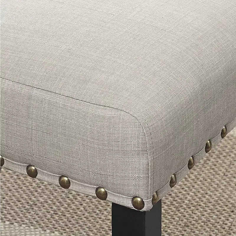 Chaises de salle à manger en tissu Biony Roundhill Furniture avec garniture cloutée, couleur sable, lot de 2