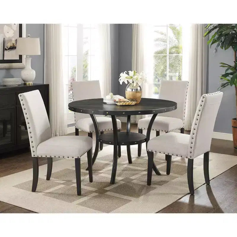 Chaises de salle à manger en tissu Biony Roundhill Furniture avec garniture cloutée, couleur sable, lot de 2