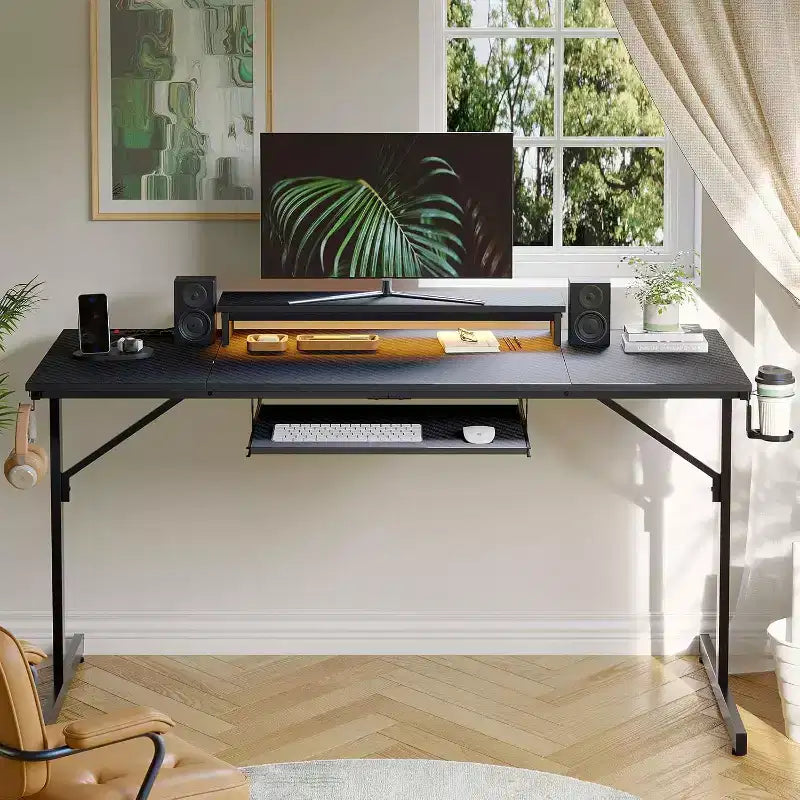 Bureau gaming Bestier 63 avec lumières LED et prises, bureau d'ordinateur avec support d'écran et tiroir clavier pour le bureau à domicile