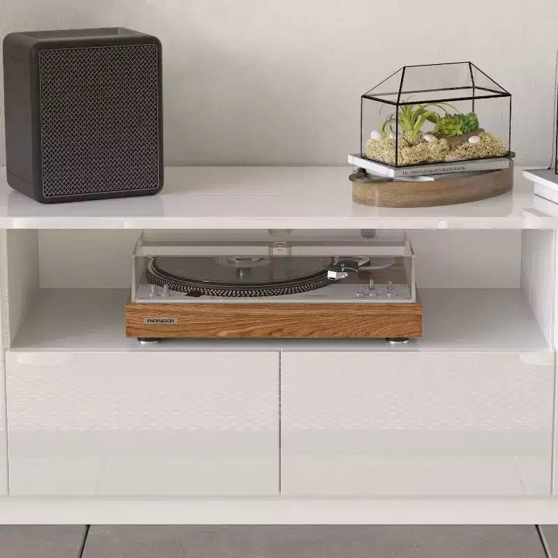 Meuble TV moderne Famapy brillant avec tiroirs et bande lumineuse inférieure.