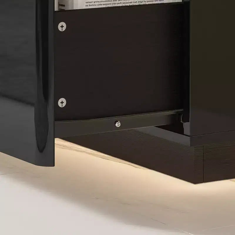 Meuble TV moderne Famapy brillant avec tiroirs et bande lumineuse inférieure.