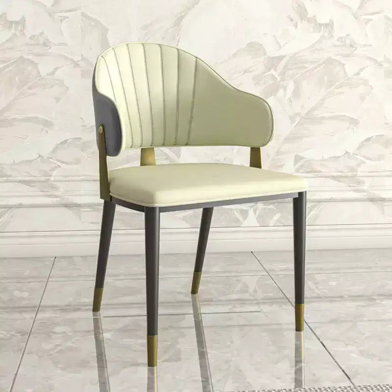LeisureMod Aria Chaises de salle à manger modernes, lot de 4, revêtement en cuir PU, pieds en métal, sièges confortables pour cuisine et salle à manger
