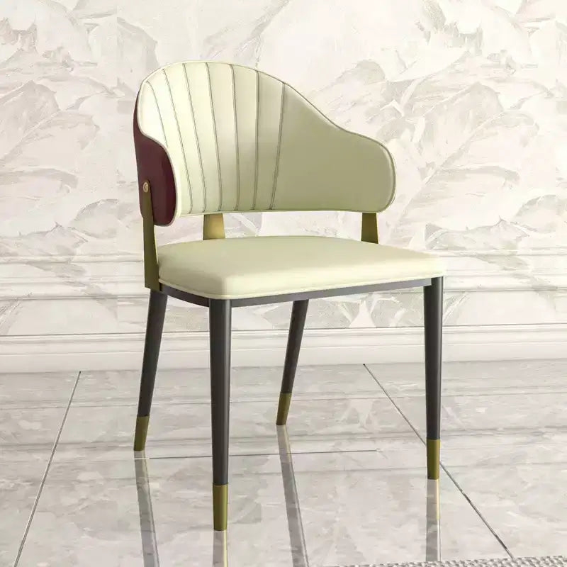 LeisureMod Aria Chaises de salle à manger modernes, lot de 4, revêtement en cuir PU, pieds en métal, sièges confortables pour cuisine et salle à manger