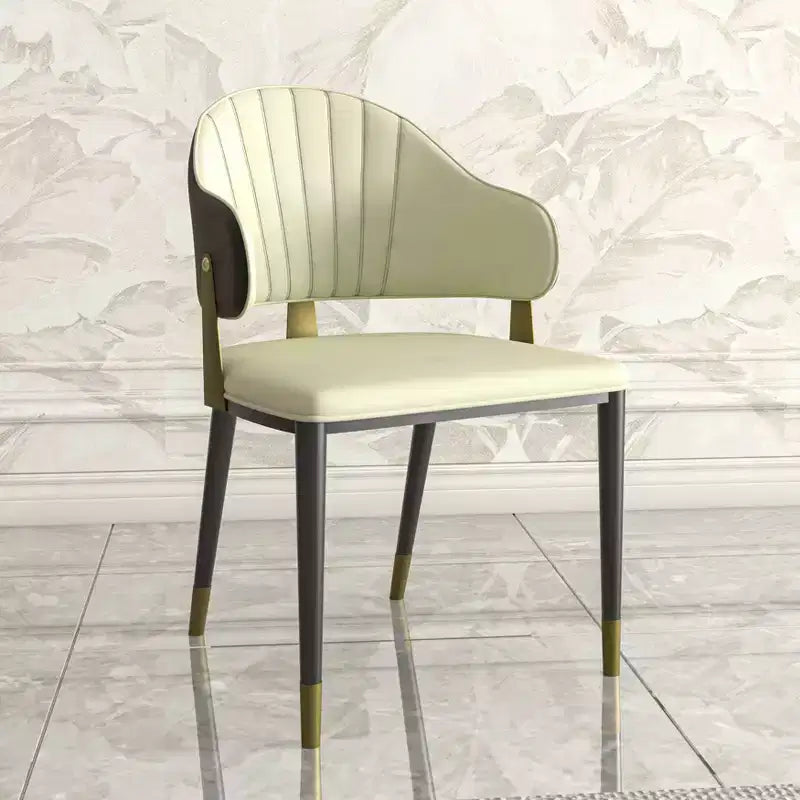 LeisureMod Aria Chaises de salle à manger modernes, lot de 4, revêtement en cuir PU, pieds en métal, sièges confortables pour cuisine et salle à manger