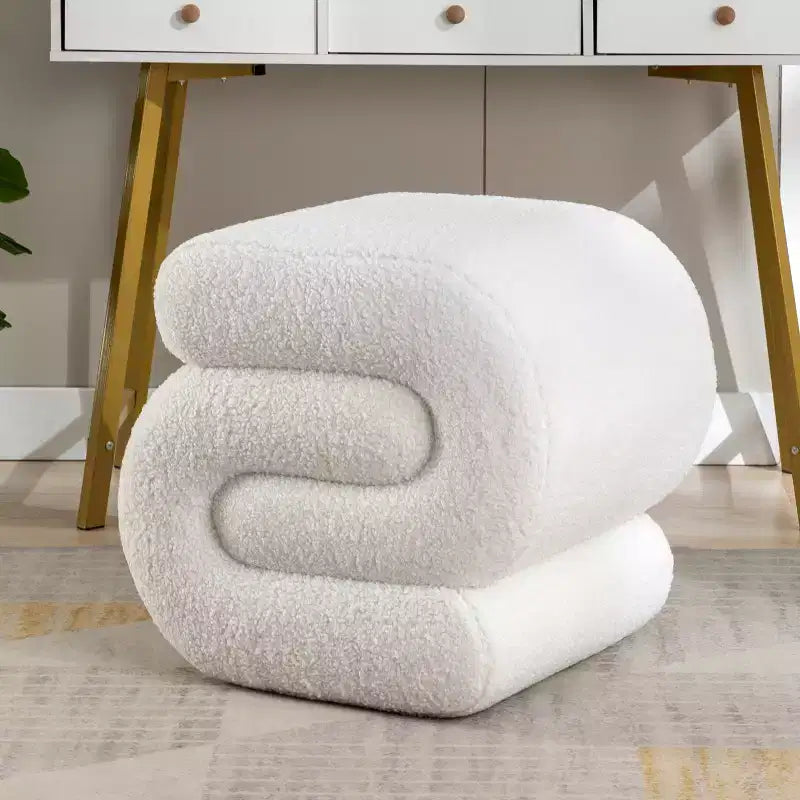 GDFStudio Mila 19.3 Ottoman/Repose-pieds Teddy en forme de S