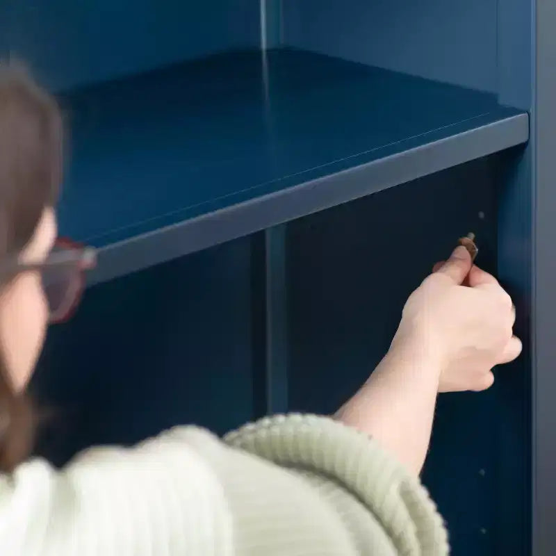 Guidecraft Taiga - Bibliothèque à 4 étagères - Unité de rangement et bibliothèque de 54 po pour chambres à coucher ou salles de jeux, Meuble en bois pour livres, jouets, fournitures scolaires