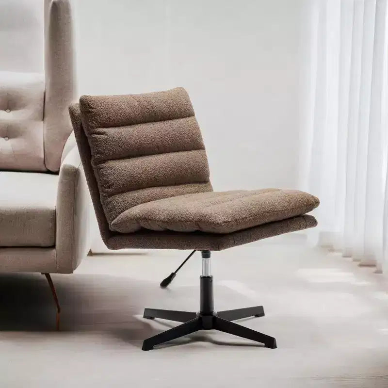 Fauteuil d'appoint pivotant Zeus & Ruta de 57,9 cm de large avec pieds croisés et accoudoirs réglables