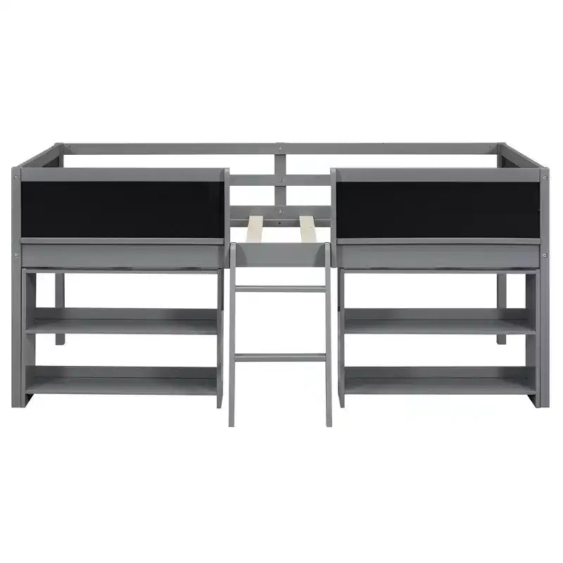 Lit mezzanine bas Whisen de 198 cm (78 po) de long x 99 cm (39 po) de large, format jumeau, avec deux étagères mobiles et une échelle, et une barrière décorative tableau noir