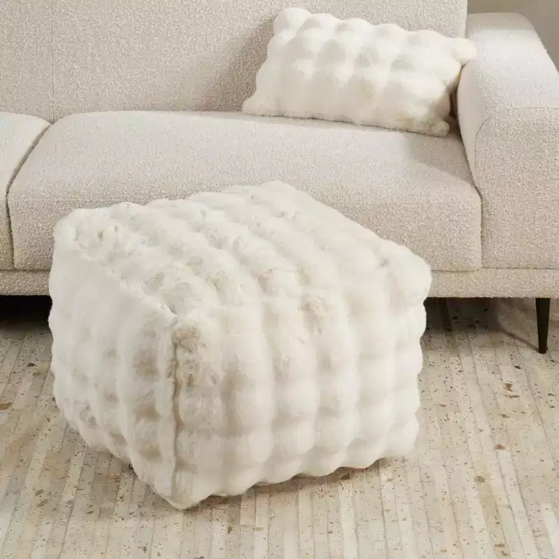 Pouf en fausse fourrure pelucheuse Bubble Saro Lifestyle