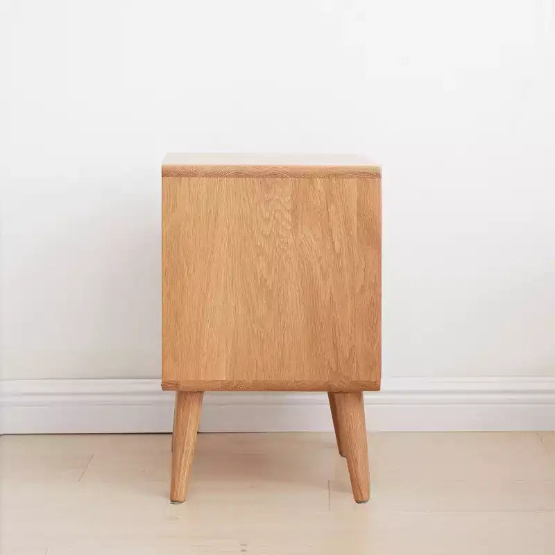 Table de chevet GDFStudio Nydia en bois de chêne massif et rotin avec deux tiroirs, hauteur 54 cm
