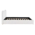 Christopher Knight Home Merrill Lit Plateforme Rembourré Bouclé avec Tête de Lit Ondulée et Surpiqûres Verticales, Blanc