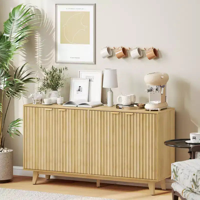 Bahut Homcom à portes cannelées avec rangement, buffet de rangement moderne de 140 cm avec 4 portes, 2 étagères réglables et 5 pieds en bois