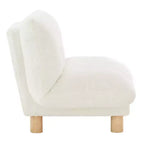 Canapé Enfant Rembourré en Fausse Fourrure de Mouton Buzz & Bloom avec Assise et Dossier Capitonnés, Pieds en Bois Guimauve
