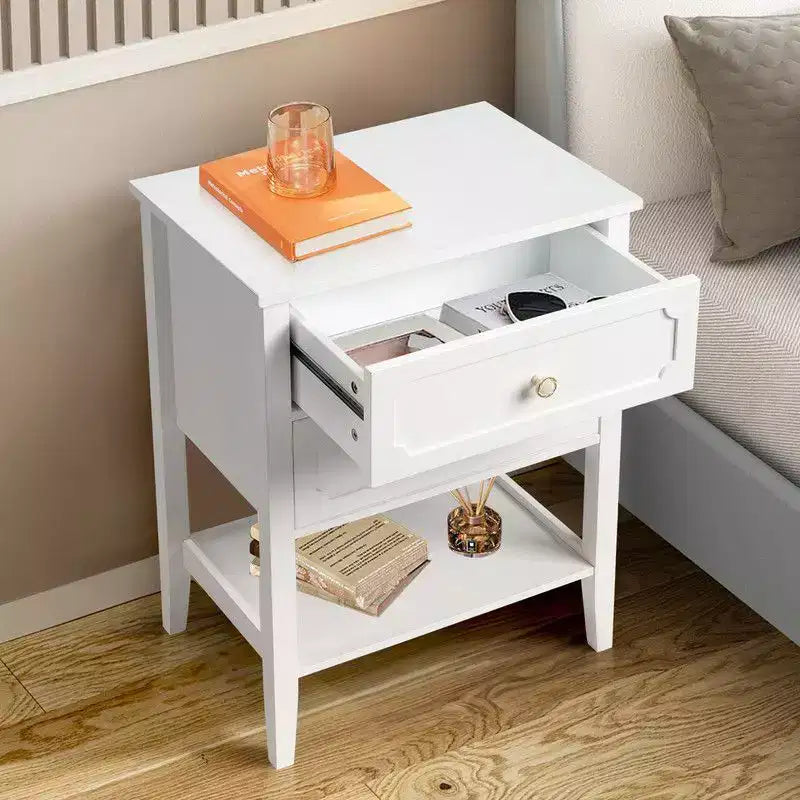 Karl Home | Table de chevet en bois massif avec deux tiroirs