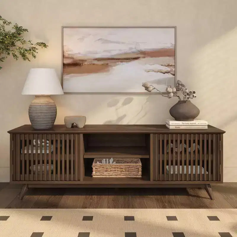 Meuble TV moderne mi-siècle en bois massif Plank+Beam 59 avec 2 portes