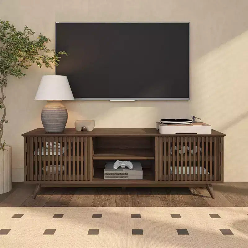 Meuble TV moderne mi-siècle en bois massif Plank+Beam 59 avec 2 portes