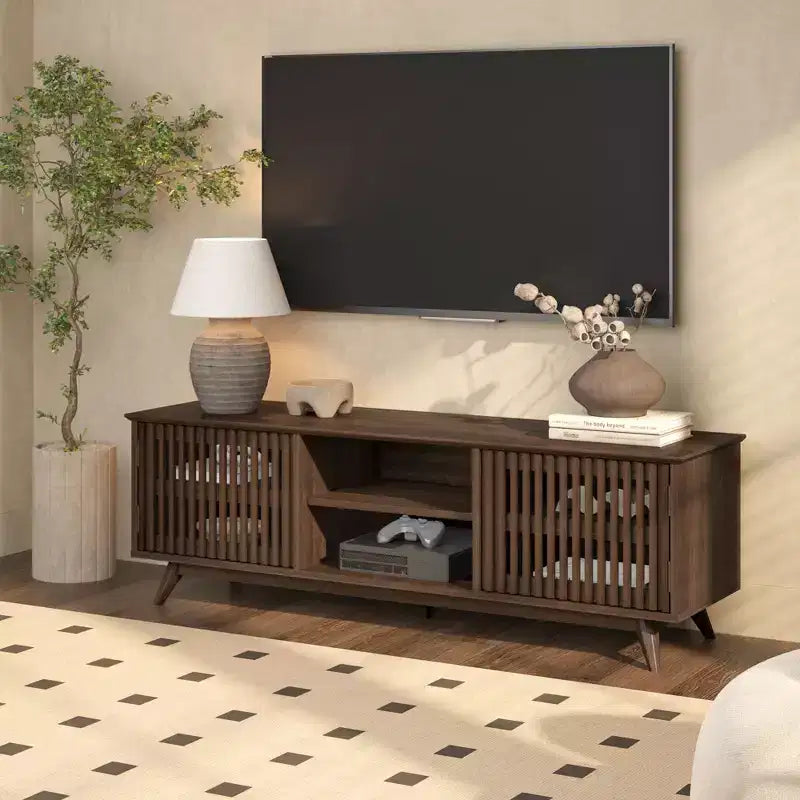 Meuble TV moderne mi-siècle en bois massif Plank+Beam 59 avec 2 portes