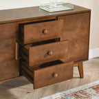 Buffet de rangement en bois GDFStudio Sigrid Mid Century Modern 47,3 avec 2 portes et 3 tiroirs