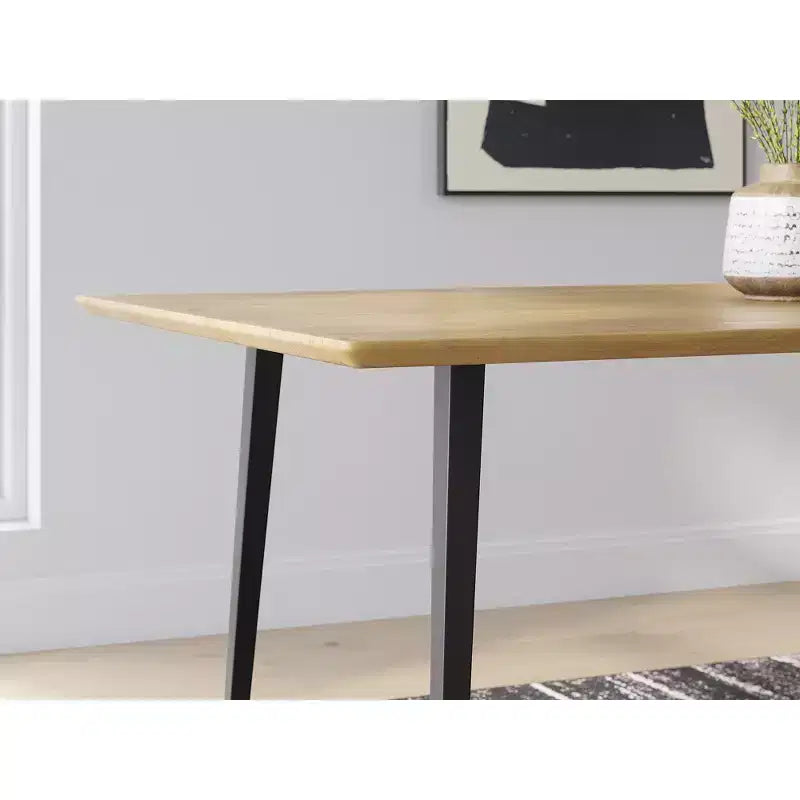 Table à manger rectangulaire moderne Gretlynn de Signature Design by Ashley - Bois clair naturel avec pieds en métal noir - 6 places