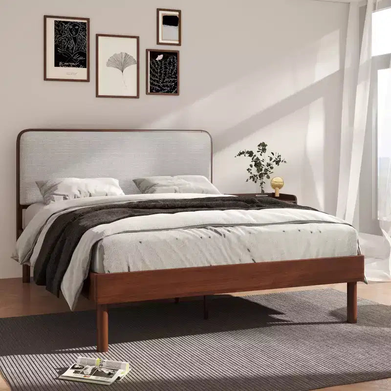 Ensemble de chambre à coucher Roundhill Furniture Wyller 3 pièces, lit plateforme avec deux tables de chevet, Noyer naturel, Grand lit