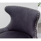 Fauteuil d'appoint contemporain en velours Okak avec garniture cloutée, coussins profonds, fauteuil élégant avec pieds en bois massif pour salon, chambre à coucher