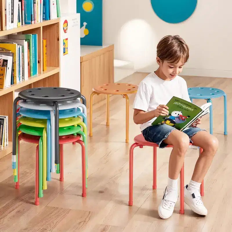 VECELO Tabourets empilables pour salle de classe, Tabourets portables en plastique de 30 cm de hauteur avec patins antidérapants pour l'école, Lot de 6/8
