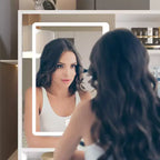 Coiffeuse Okak avec Lumières, Éclairage LED 3 Couleurs & Miroir Rabattable, Coiffeuse 4 Tiroirs avec Système de Rangement Armoire-Étagère, Blanc